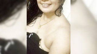 Wet Indian babe cleavage naked girls scene in HD