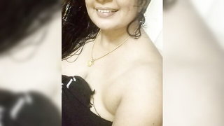 Wet Indian babe cleavage naked girls scene in HD