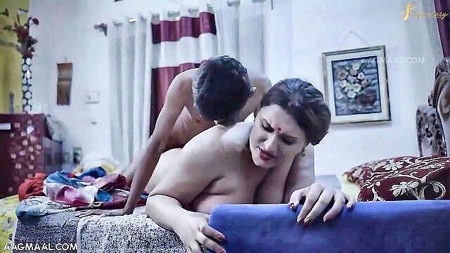 Hot Mom porn - free HD nude video