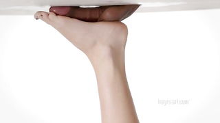 Young Beauty Glory Hole Footjob - nude porn video