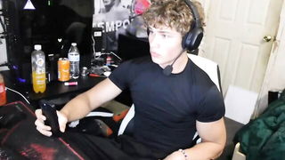 Maxednat Muscular Solo Flexing - nude porn video