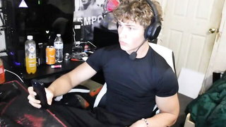 Maxednat Muscular Solo Flexing - nude porn video