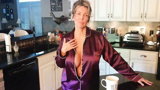 Seductive Blonde MILF Cleavage Pose - nude porn video