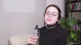 Emma Lee Wet Piss Play - nude porn video