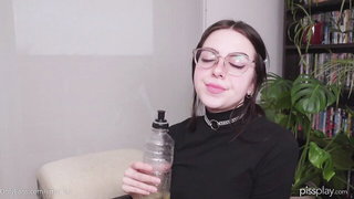 Emma Lee Wet Piss Play - nude porn video